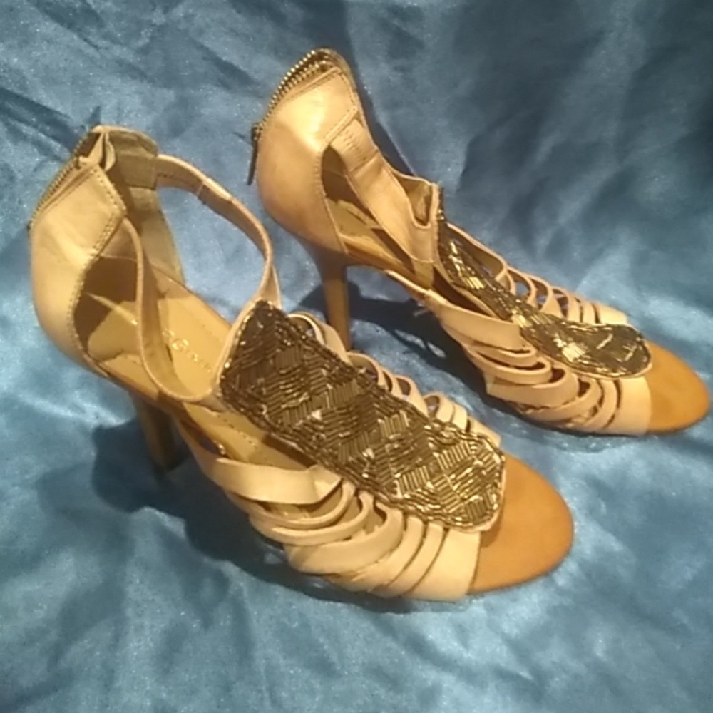 BCBG 7.5 size heels